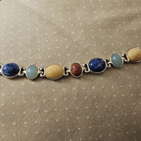 💝 LIKE & SAVE 15%! Single Strand Scarab Bracelet - Picture 2 of 7